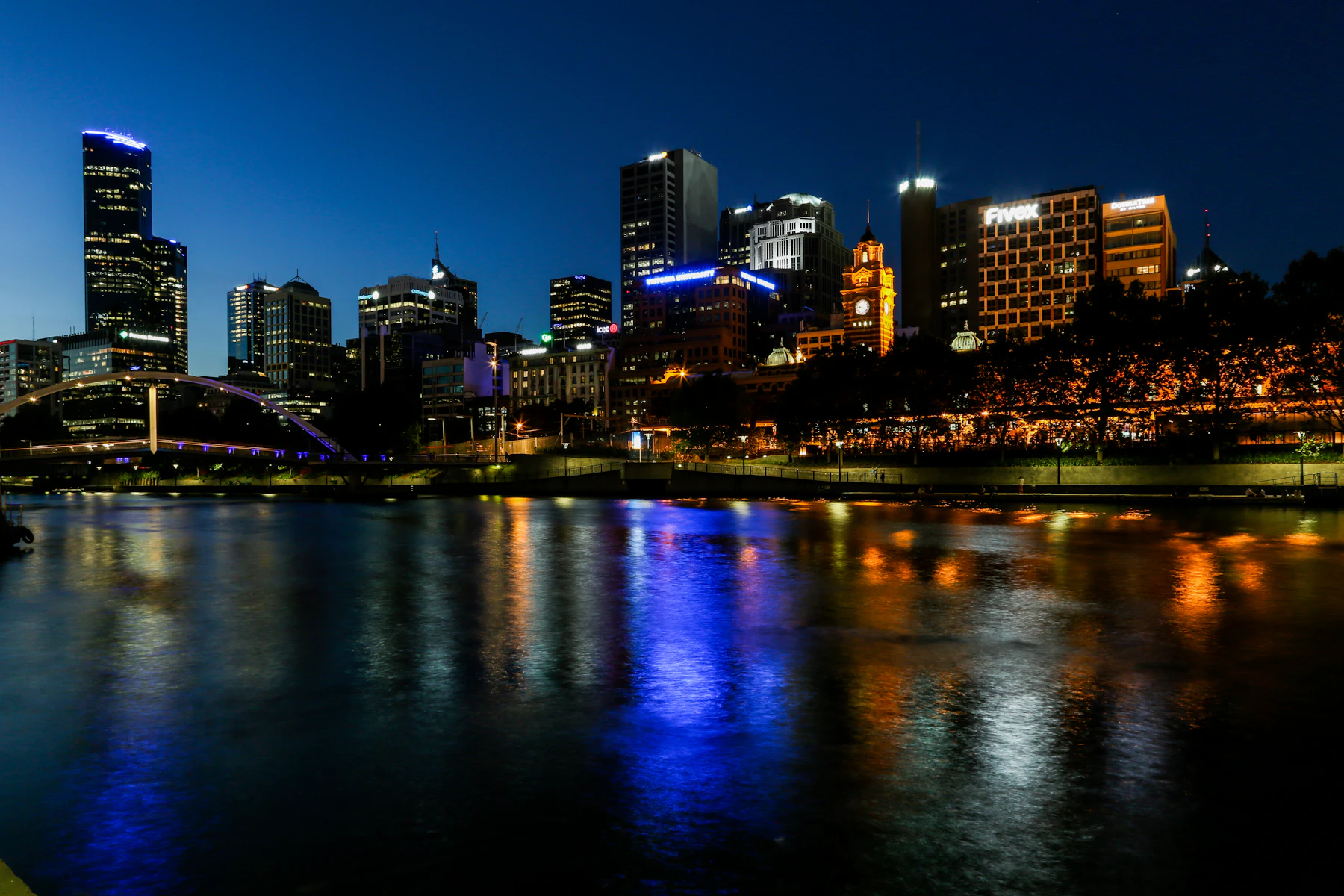 The Yarra River and Melbourne city at night